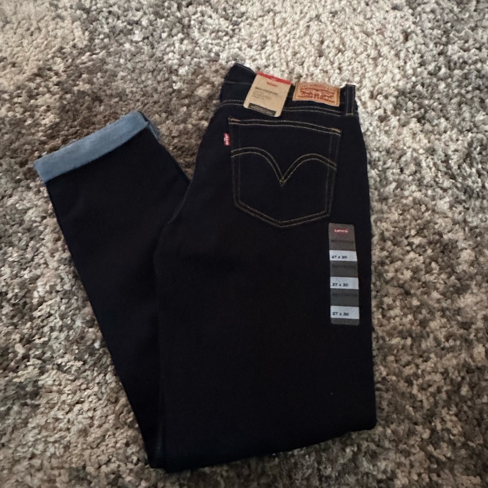 Levi’s - Picture 2 of 8
